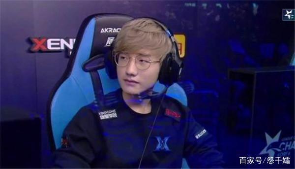 受黄油手影响？王大雷半场连丢3球，表情略显沮丧.