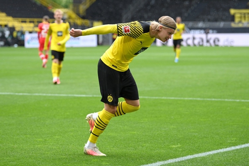 体育西甲：于纳尔梅开二度 加的斯2-2赫塔菲