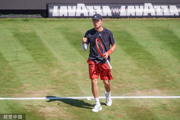 皮球在空中 皮球在空中